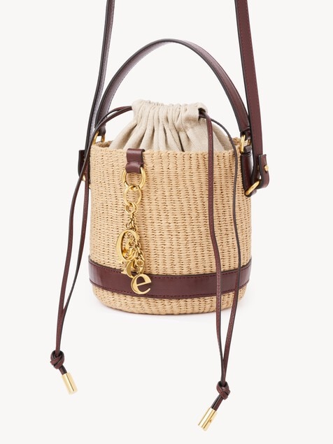 Chlo&eacute; Charms basket bag in natural fibers