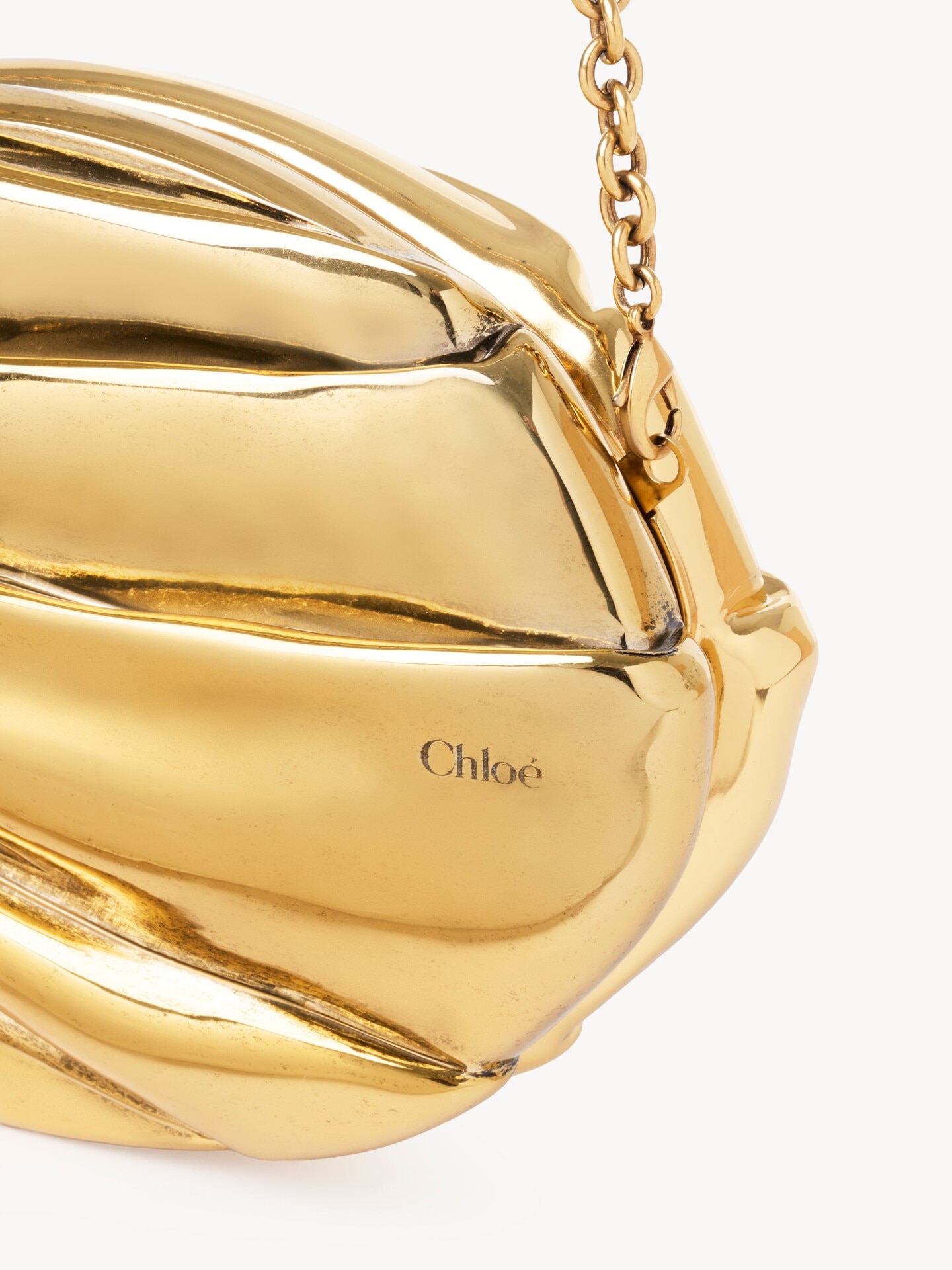 Chlo&eacute; Pliss&eacute; minaudi&egrave;re with chain in copper & brass - 6