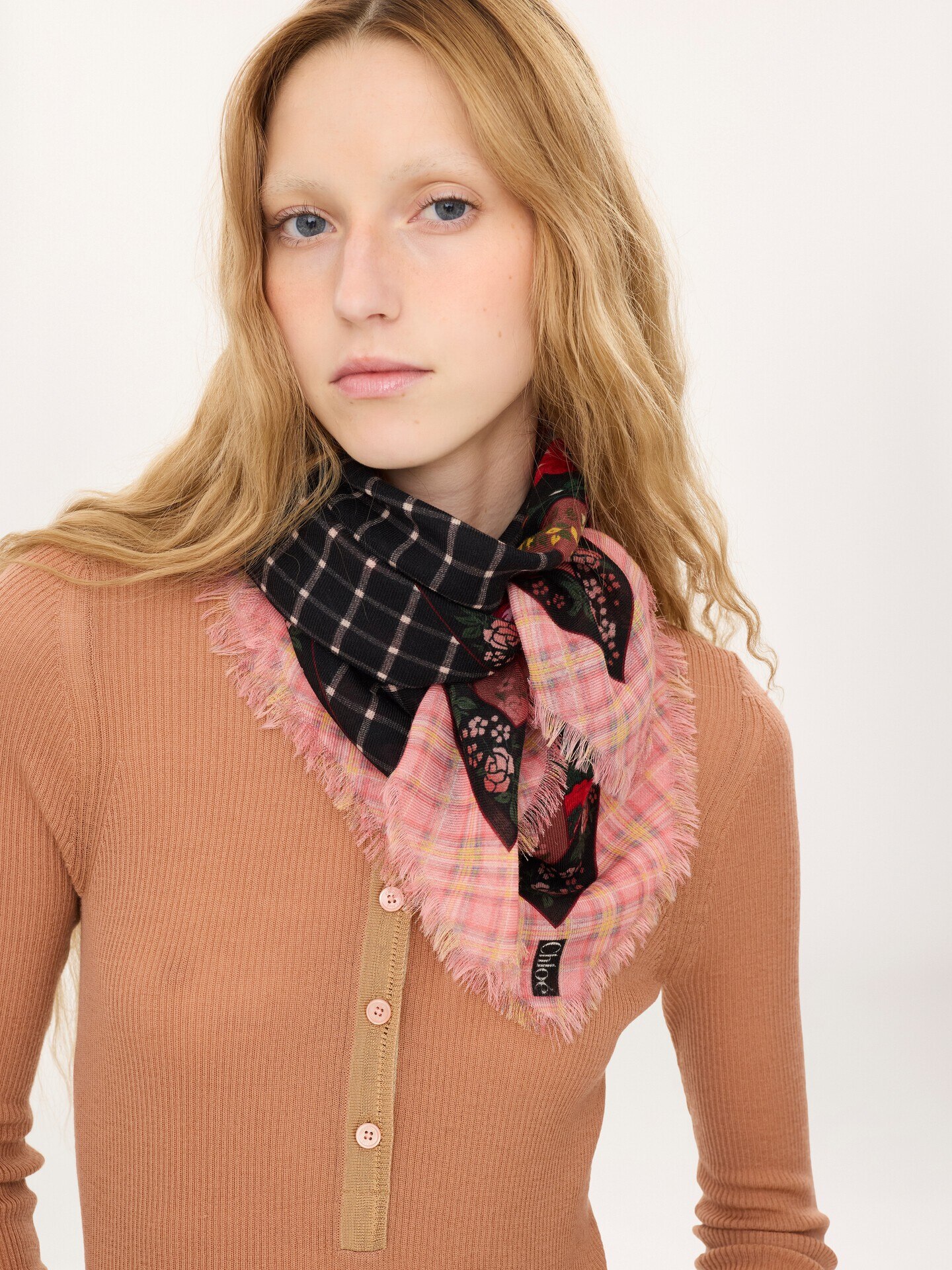 The Chlo&eacute; Folk square scarf in wool - 2.0