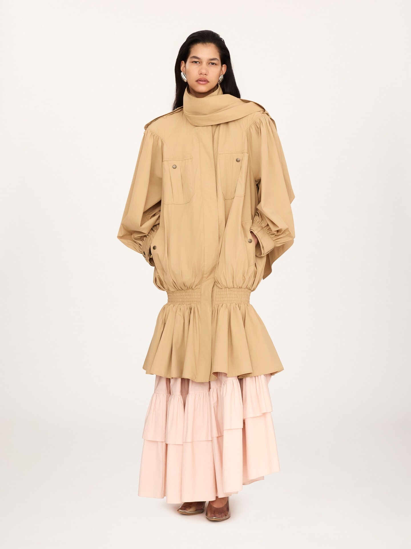 High-neck gathered trench coat in cotton poplin - 4.0