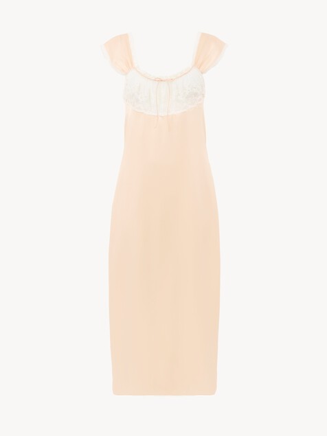 Robe lingerie en satin de soie lav&eacute; et dentelle