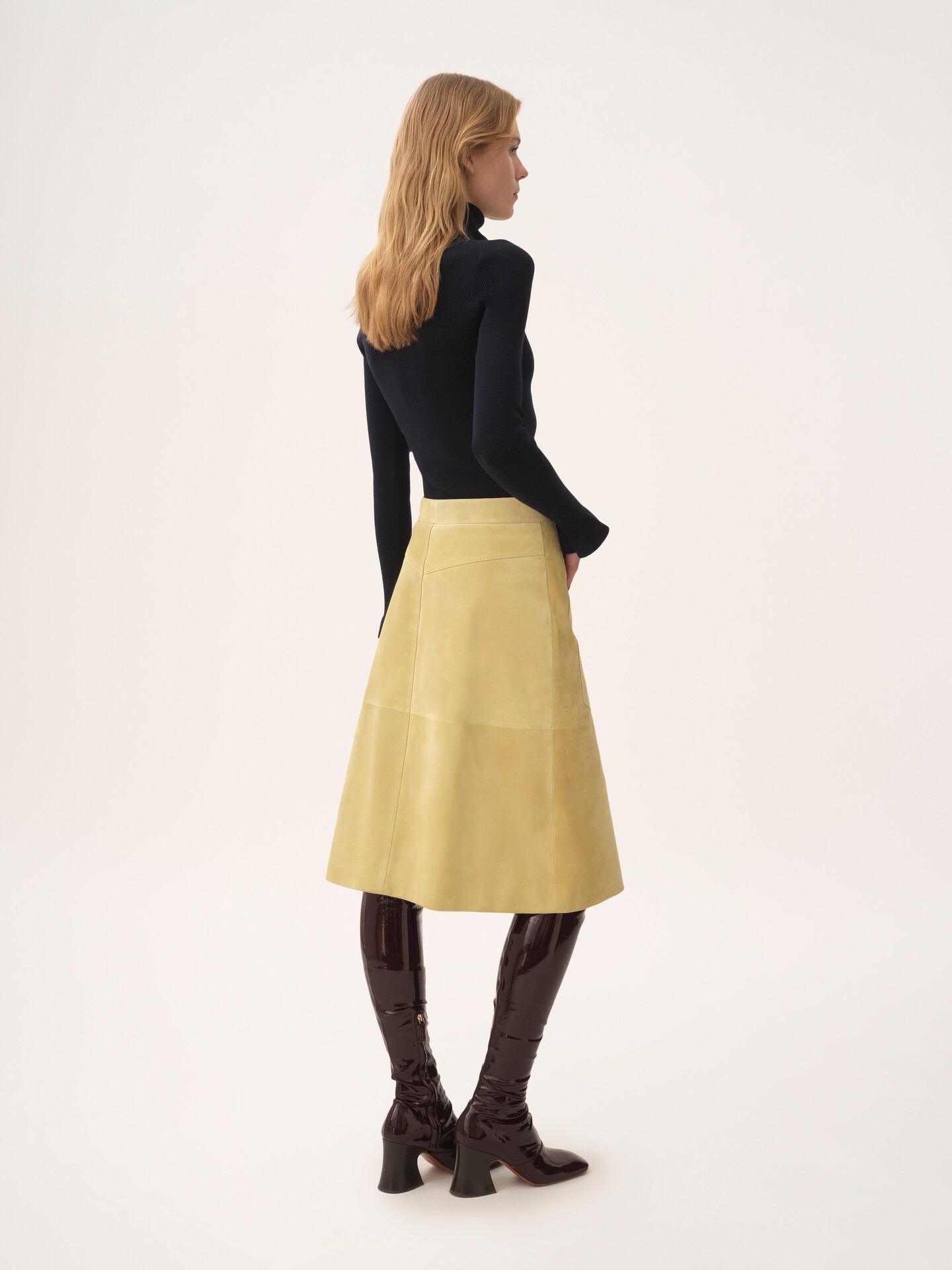 Knee-length skirt in suede - 5