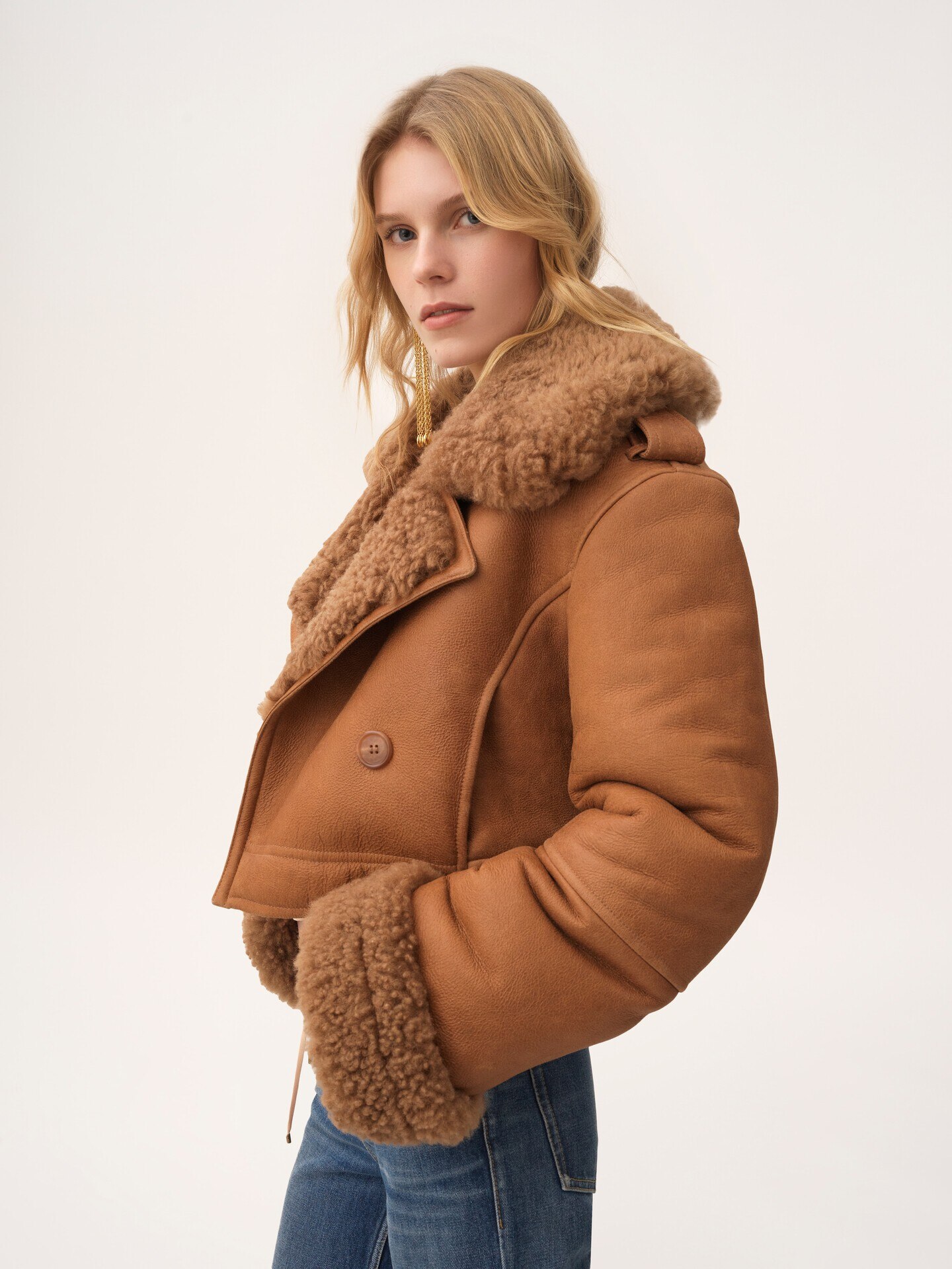 Cropped boxy jacket in leather - 8
