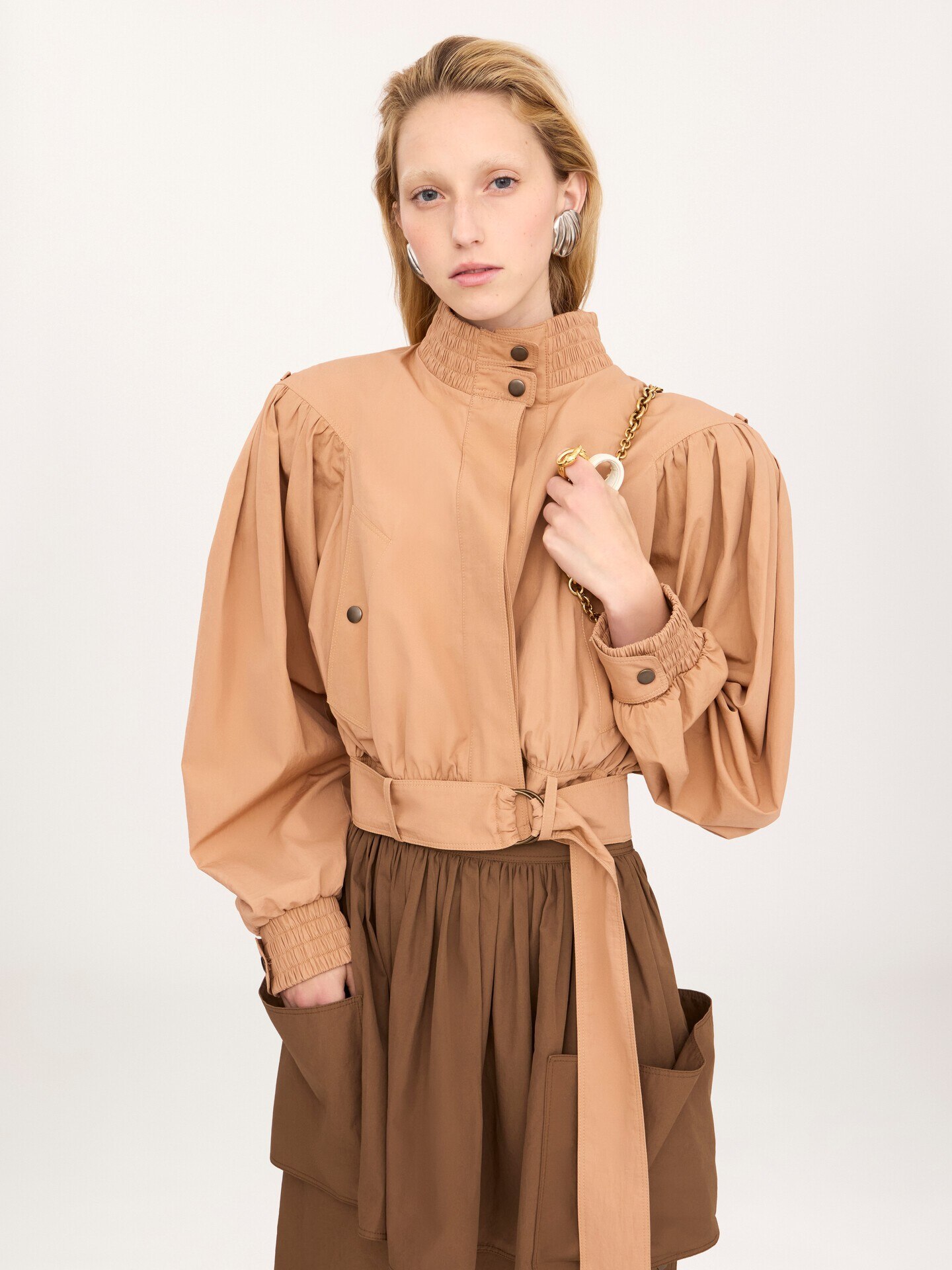 Chaqueta cropped fruncida de popelina de algod&oacute;n - 4