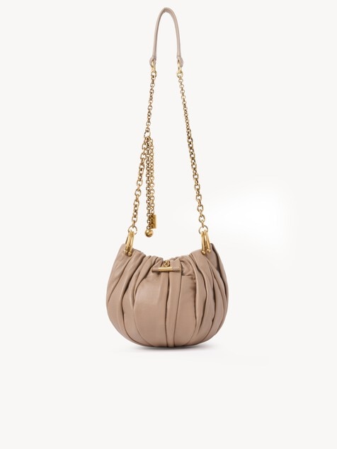 Chlo&eacute; Pliss&eacute; Schultertasche mit Kette aus plissiertem Leder