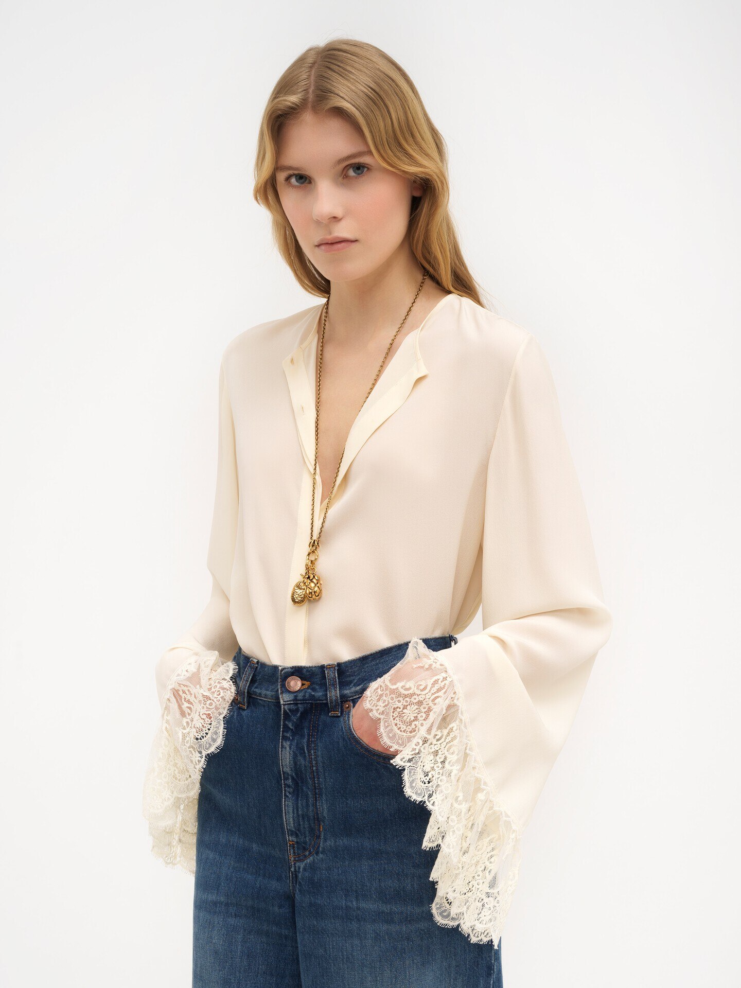Blouse sans col volant&eacute;e en cr&ecirc;pe de chine - 4