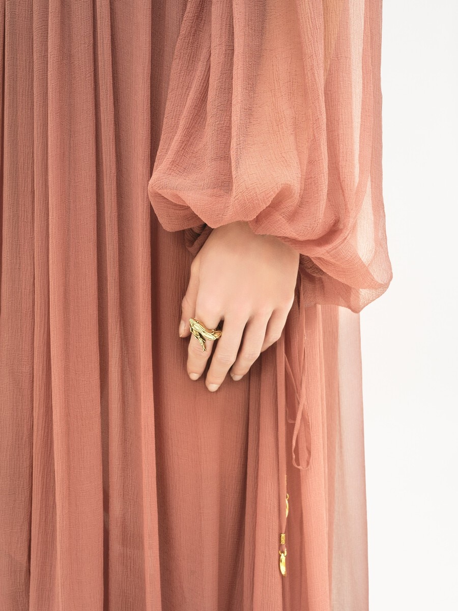 Gerafftes langes Kleid aus Seidenmusselin - 7