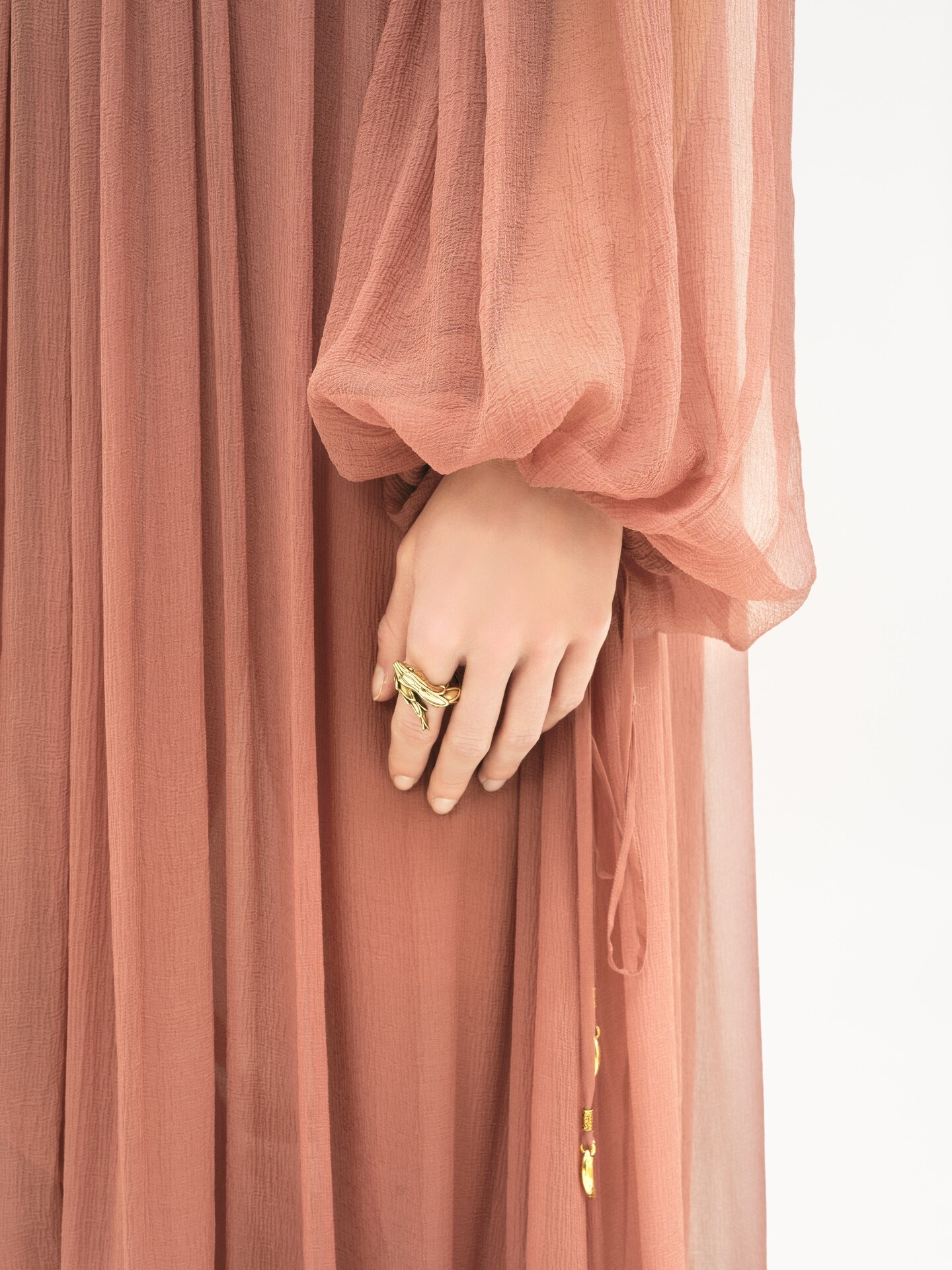 Robe oversize &agrave; volants en mousseline de soie - 7