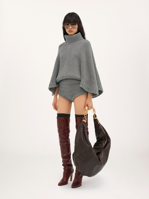 Short turtleneck cape in a wool & cashmere knit