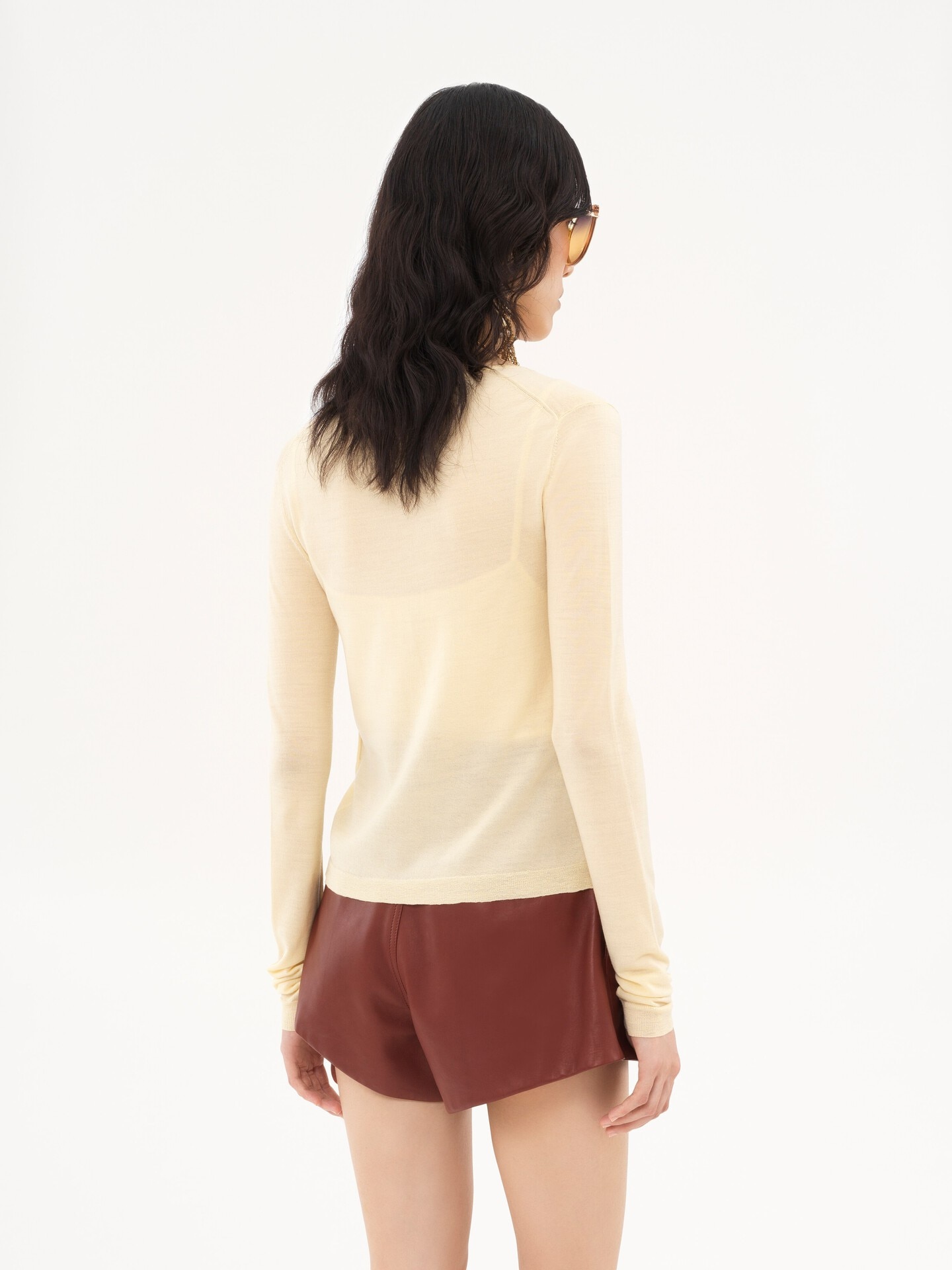 Scoop-neck fitted cardigan in superfine wool knit - 5