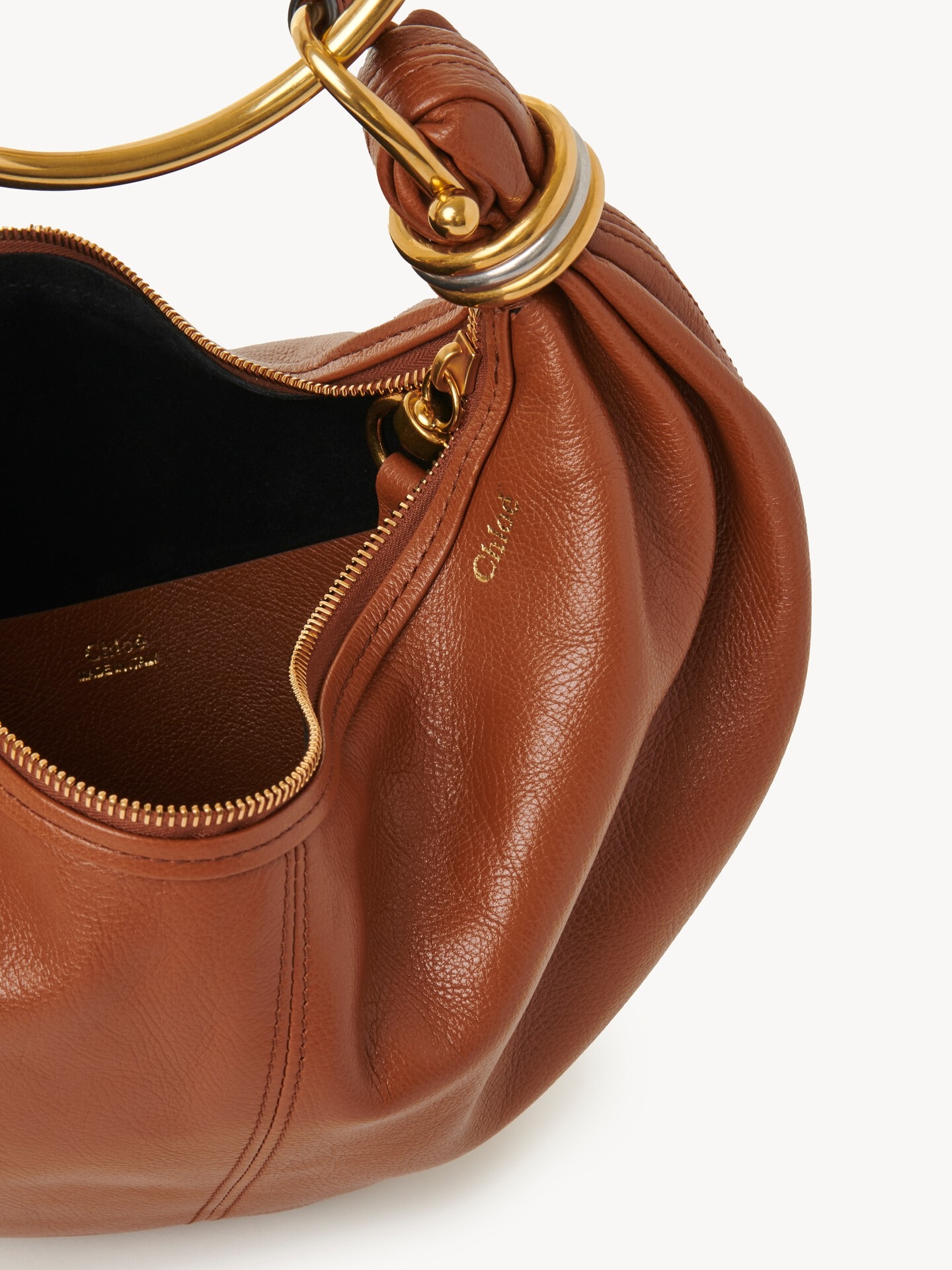 Petit sac hobo Bracelet bag en cuir grain&eacute; - 6