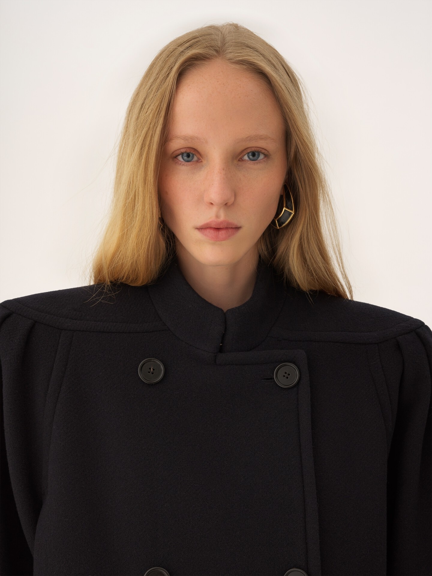 High-neck double-breasted coat in wool - 7