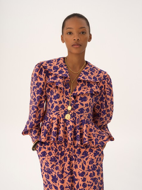 크레이프 드 신 V-넥 러플 탑