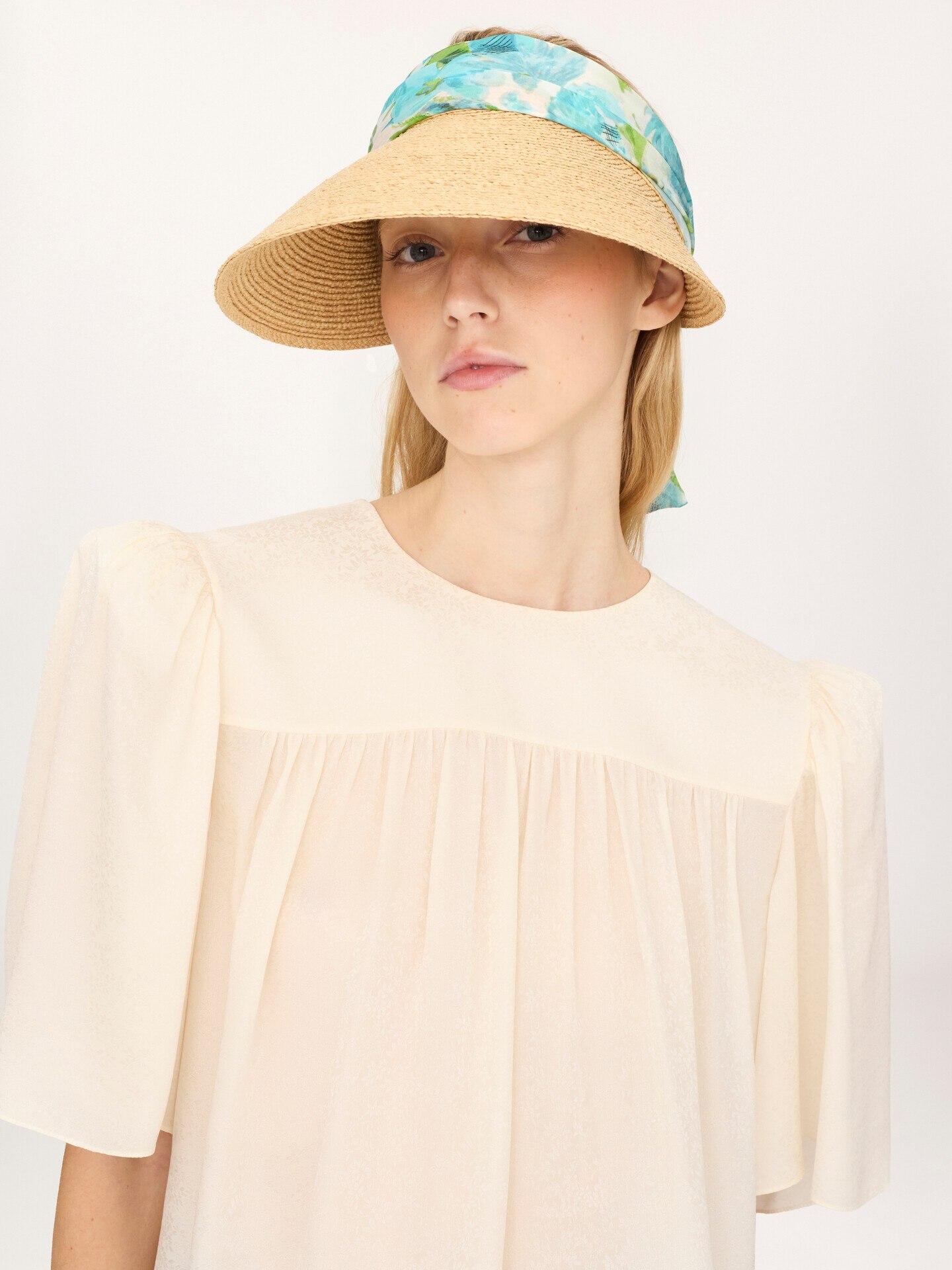 The Chlo&eacute; visor in raffia - 3