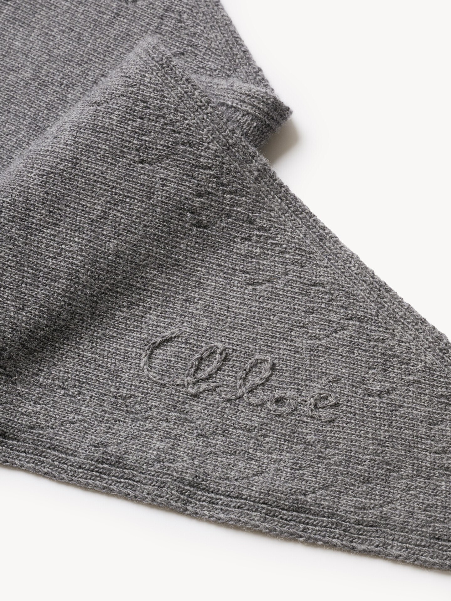 Bufanda triangular Chlo&eacute; Iconic de lana - 3.0