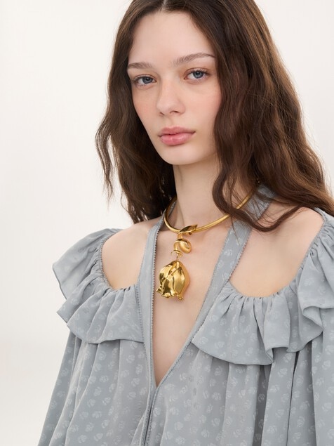 The Chlo&eacute; Bloomcraft necklace