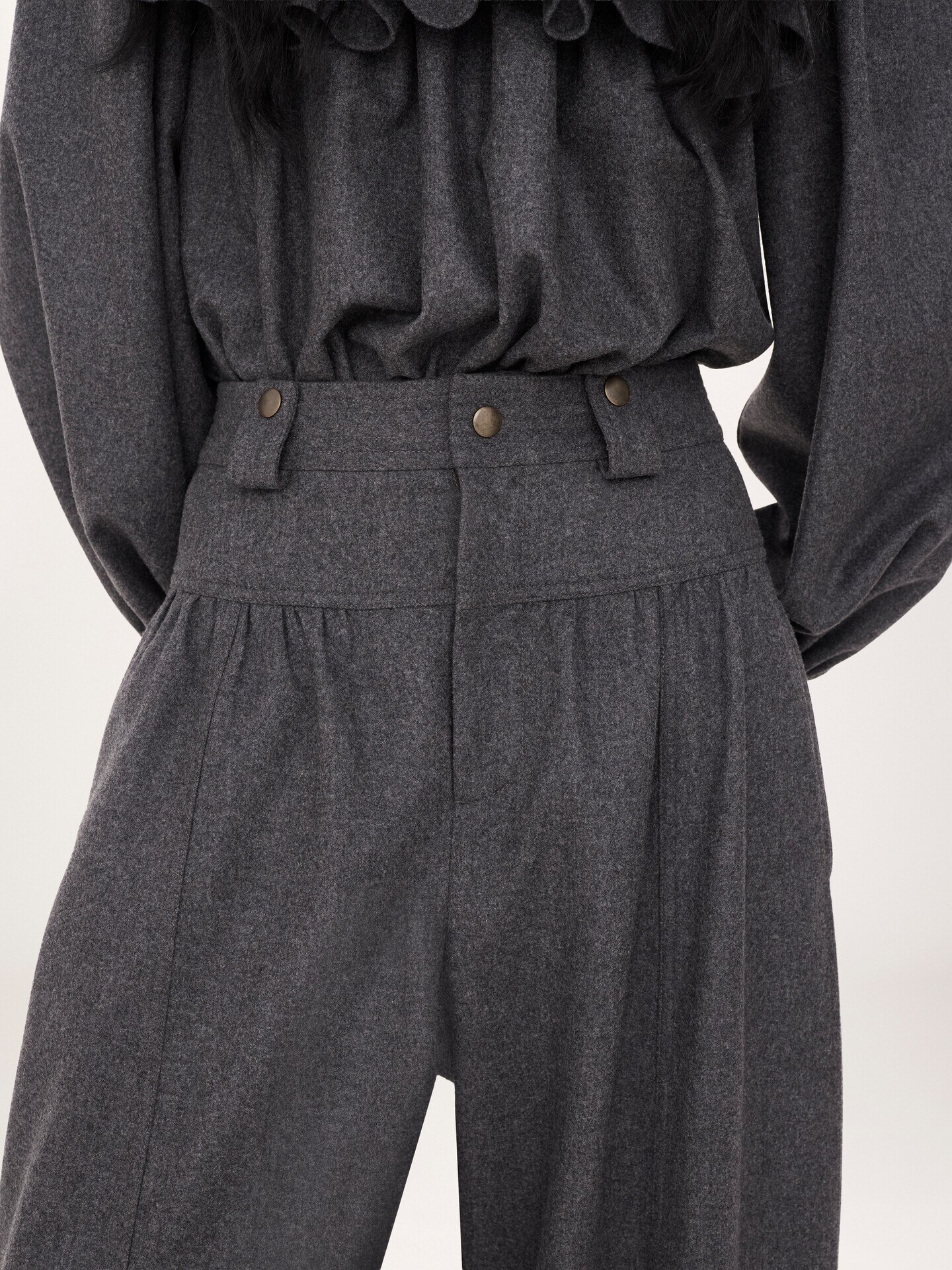 High-rise barrel trousers in wool & cashmere flannel - 4.0