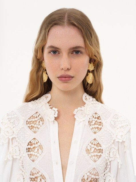 The Chlo&eacute; Shells earrings