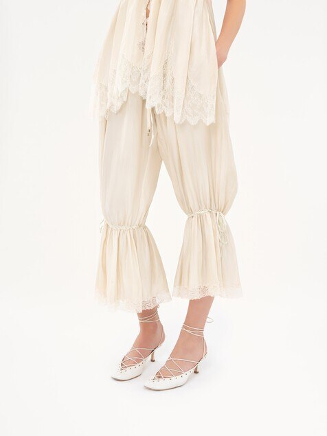 Fluid cropped pants in washed silk pong&eacute; & lace