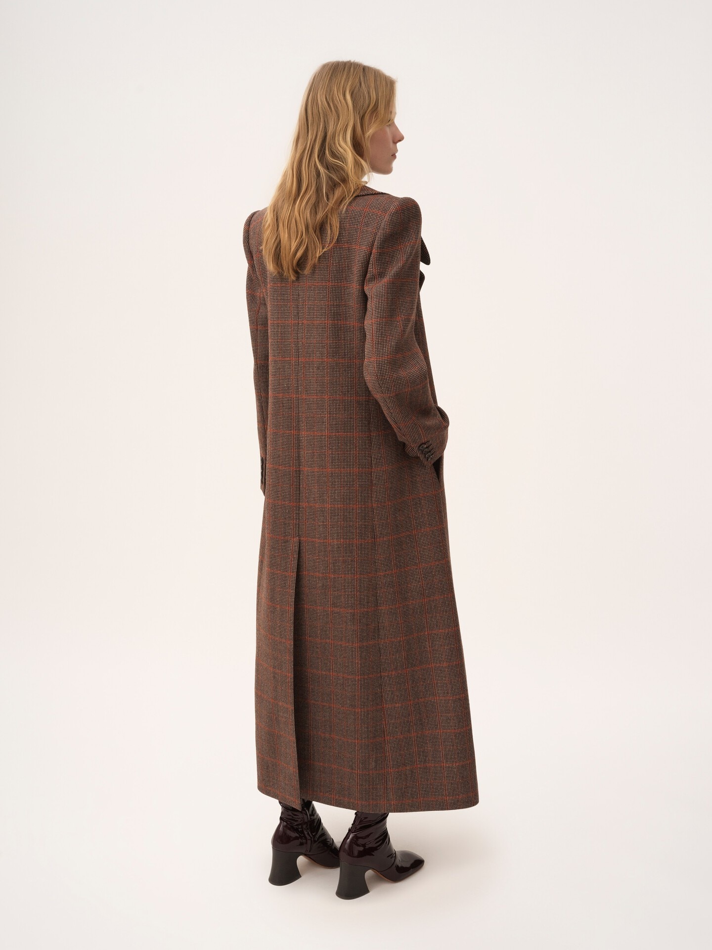 Long double-breasted coat in check wool - 5