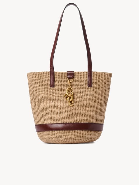 Chlo&eacute; Charms basket bag in natural fibers