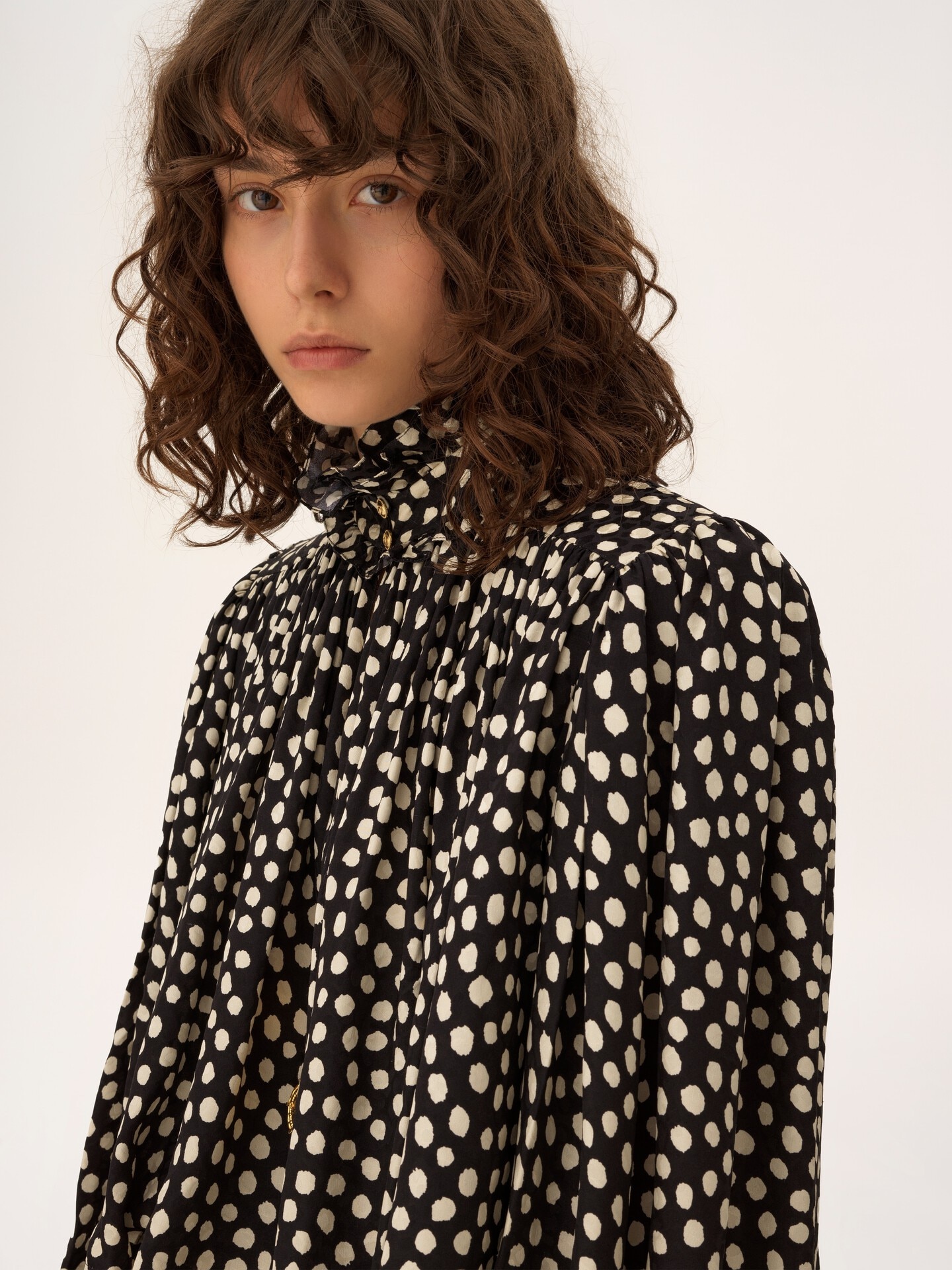 Top oversize fronc&eacute; col montant en soie jacquard - 8
