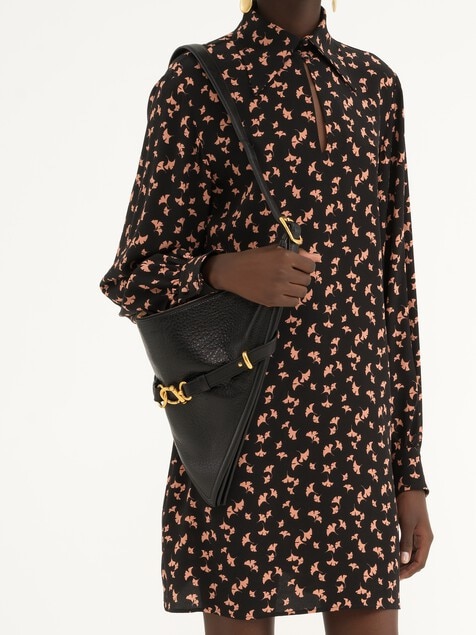 Cape bag in grained leather