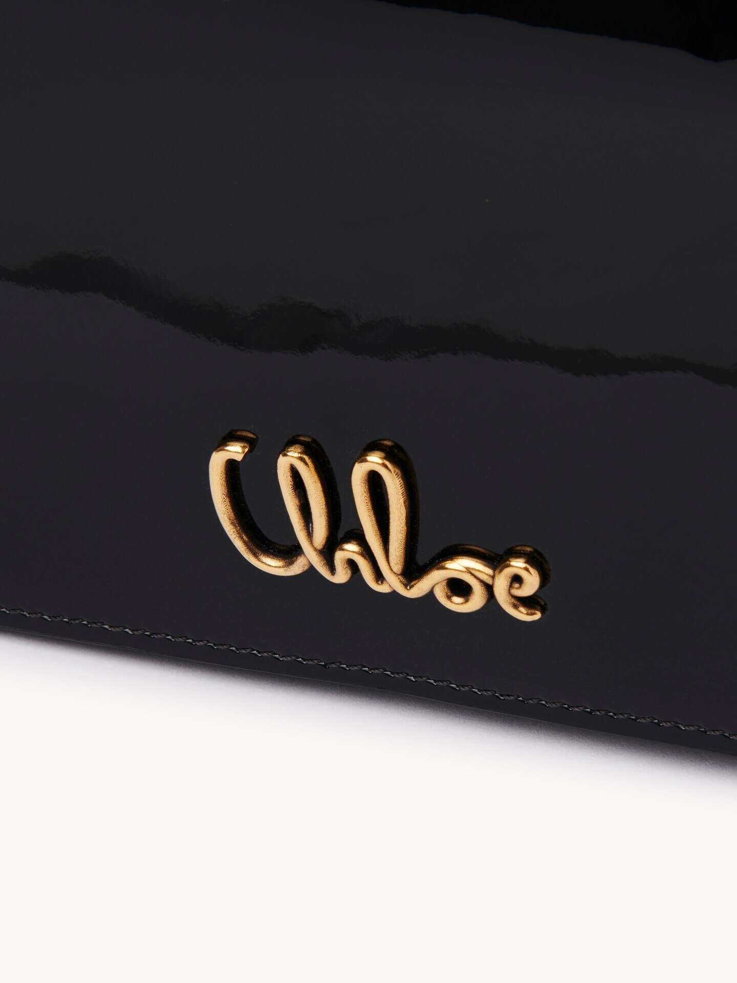 Chlo&eacute; Iconic flap wallet on chain in patent leather - 8