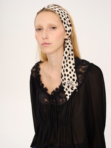 Pa&ntilde;uelo bandeau Chlo&eacute; Spotted de seda - 5