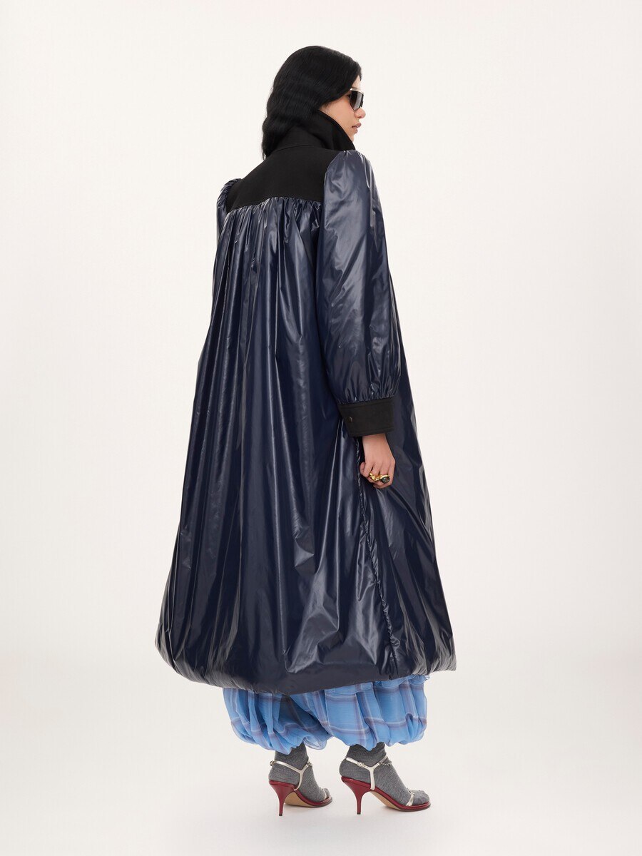 Long utilitarian coat in shiny nylon - 8