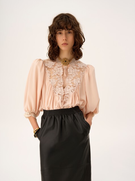 Fluid puff-sleeve top in cr&ecirc;pe de chine & lace