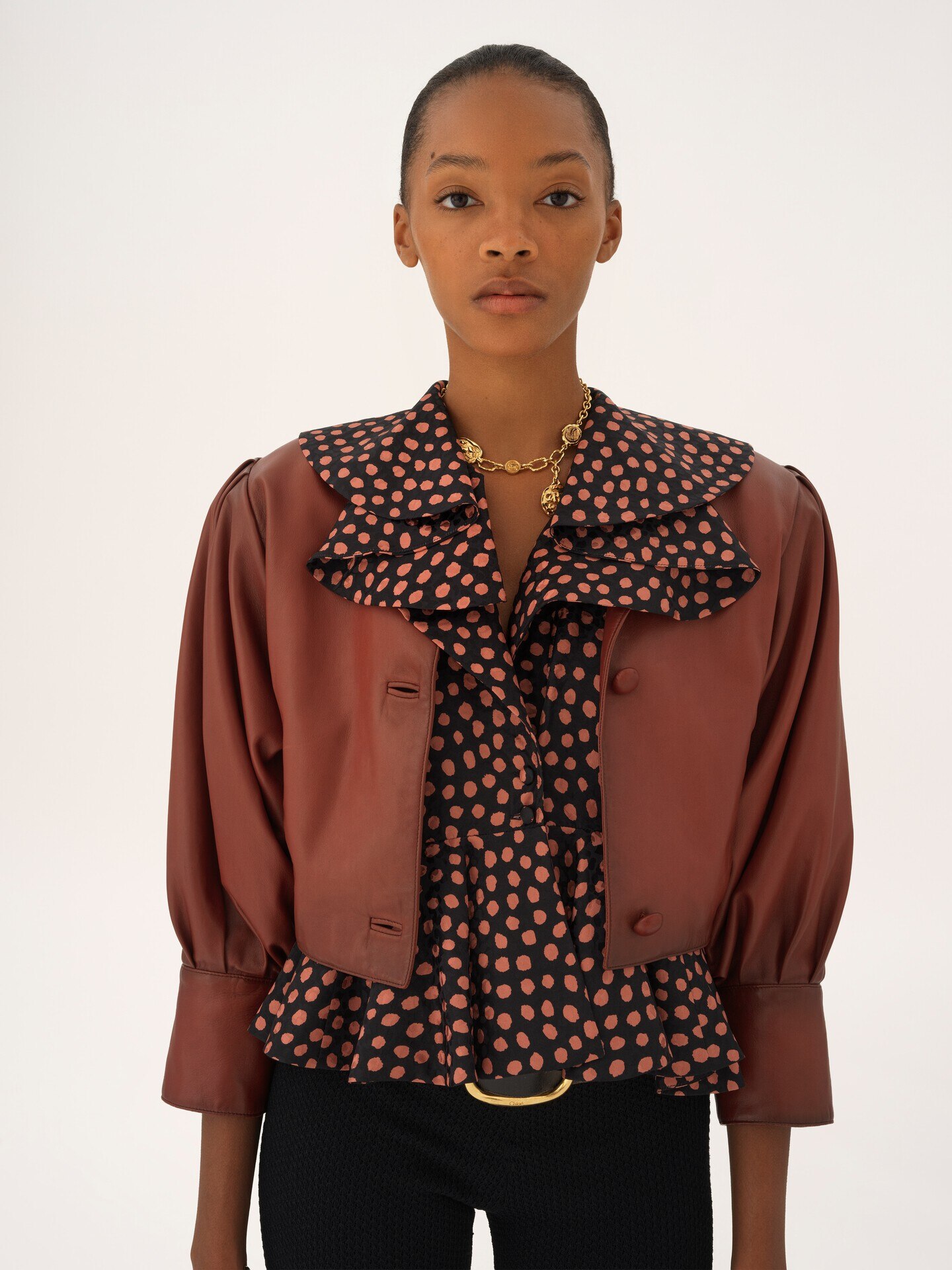 Cropped collarless jacket in leather - 6.0