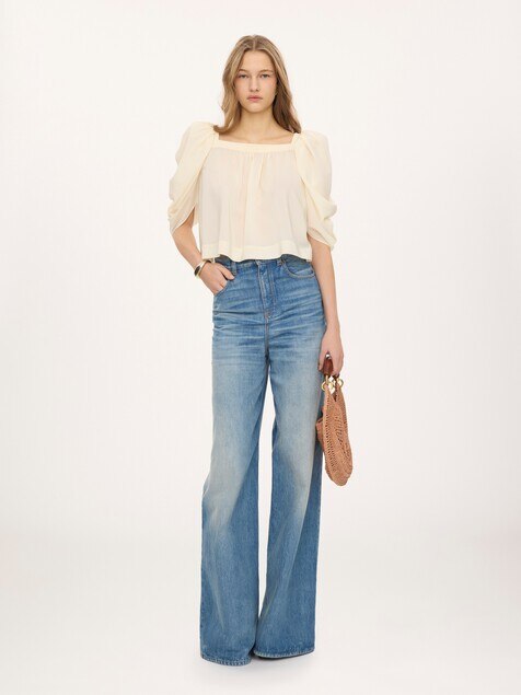 Puff-sleeve pleated top in cr&ecirc;pe de chine