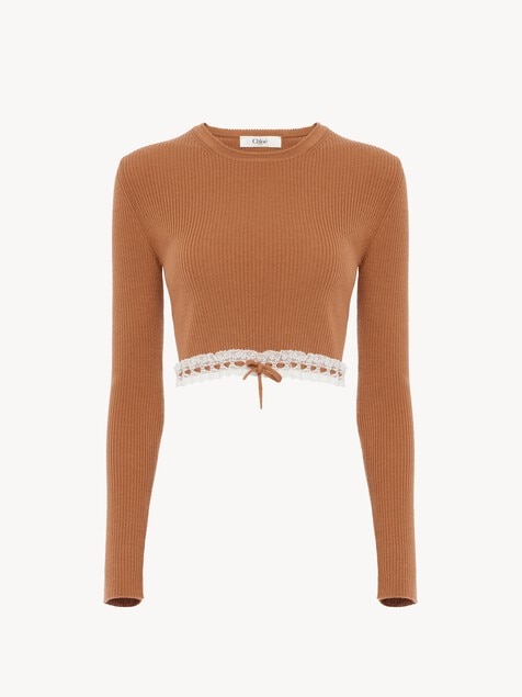 Pull court ajust&eacute; en maille de laine et dentelle