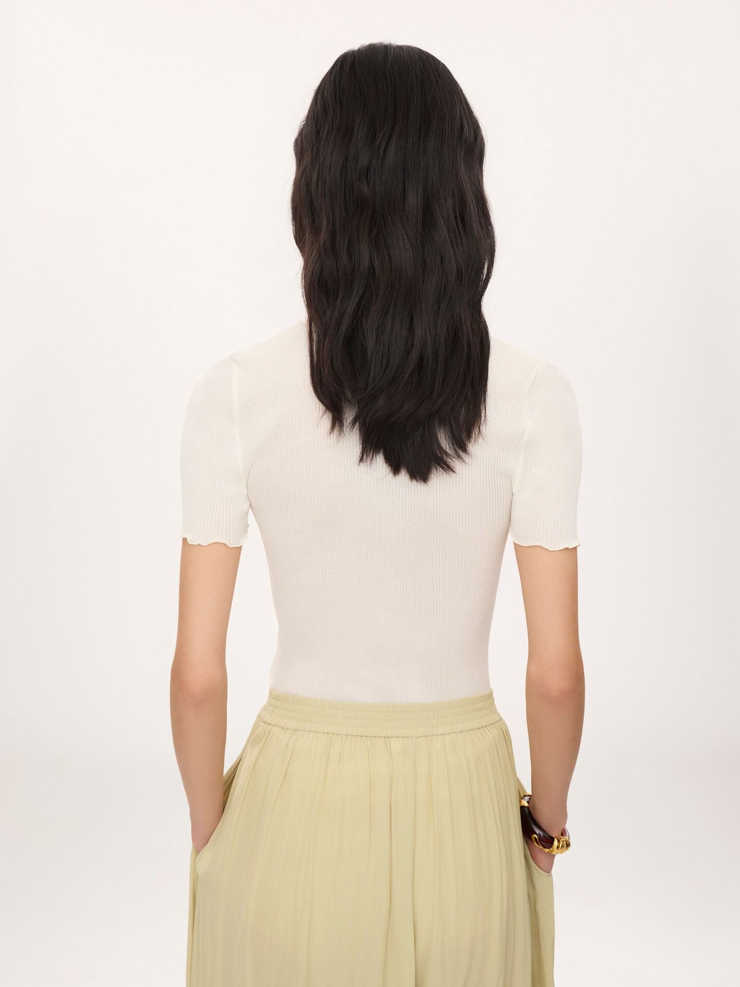 Camiseta ajustada con cuello redondo, confeccionada en jersey de algod&oacute;n y seda - 4.0