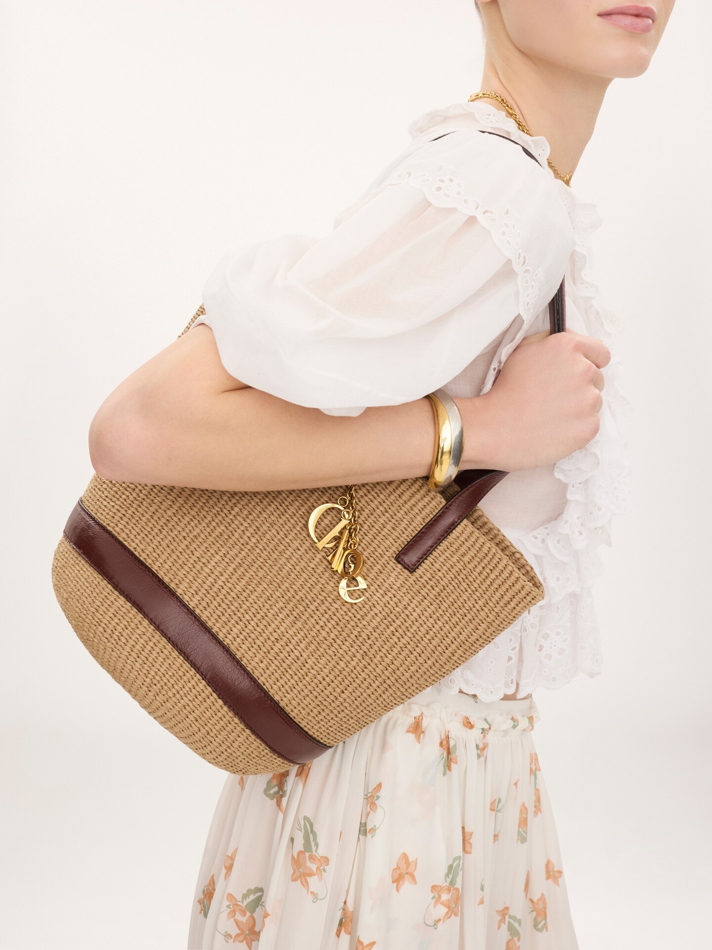 Chlo&eacute; Charms basket bag in natural fibres - 3