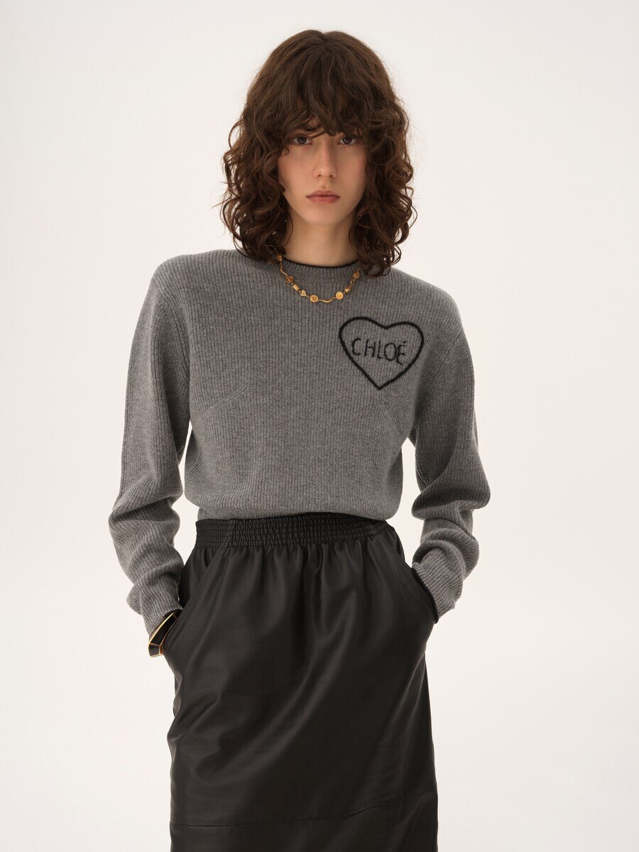 Pullover corto e aderente con logo in maglia di lana - 4