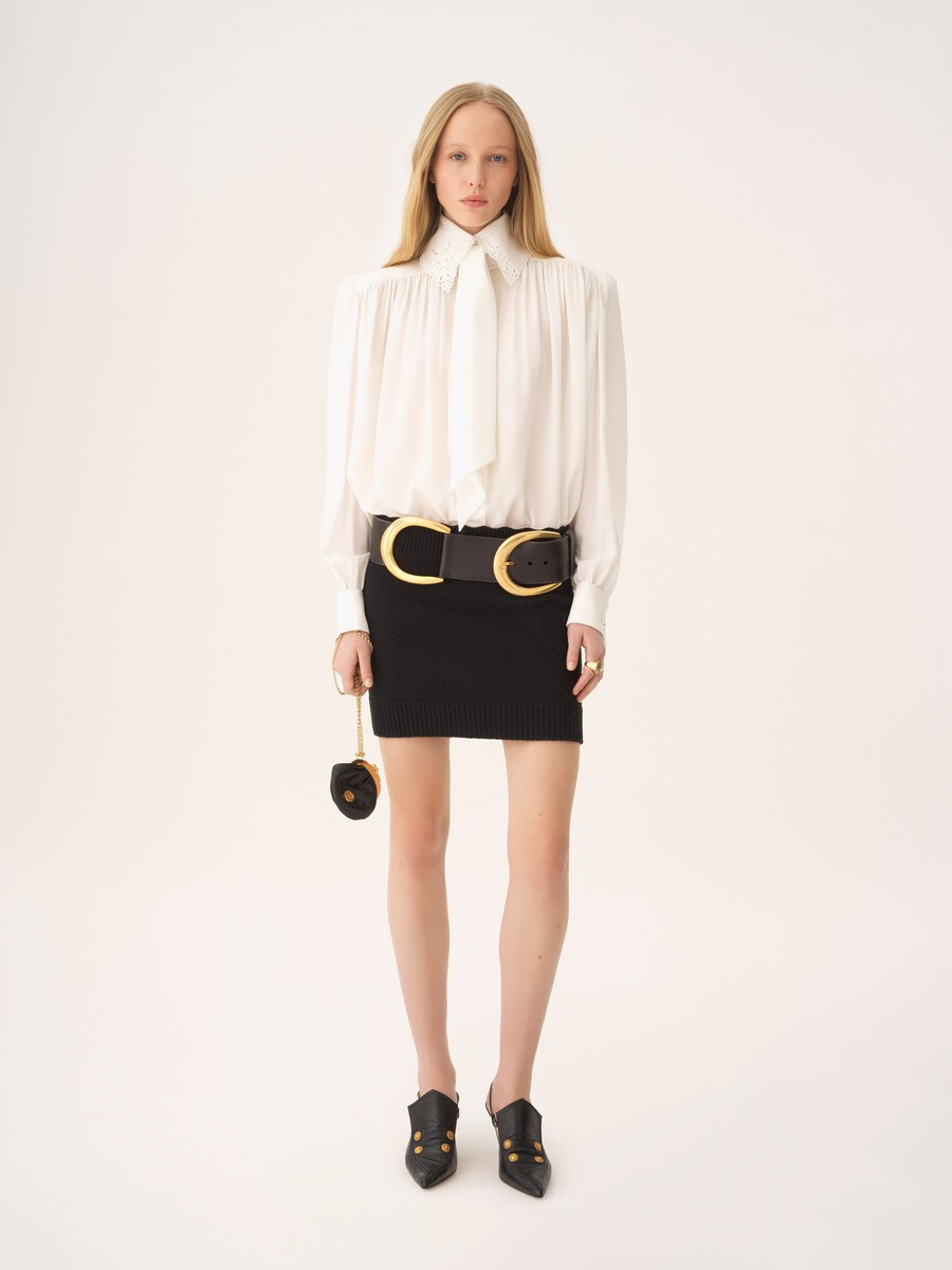 Blouse lavalli&egrave;re fronc&eacute;e en cr&ecirc;pe de chine et broderie anglaise - 3