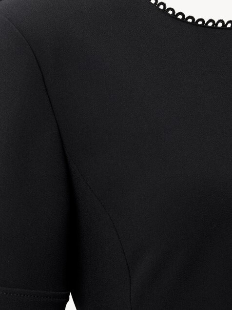 Vestido acampanado corto de crep&eacute;