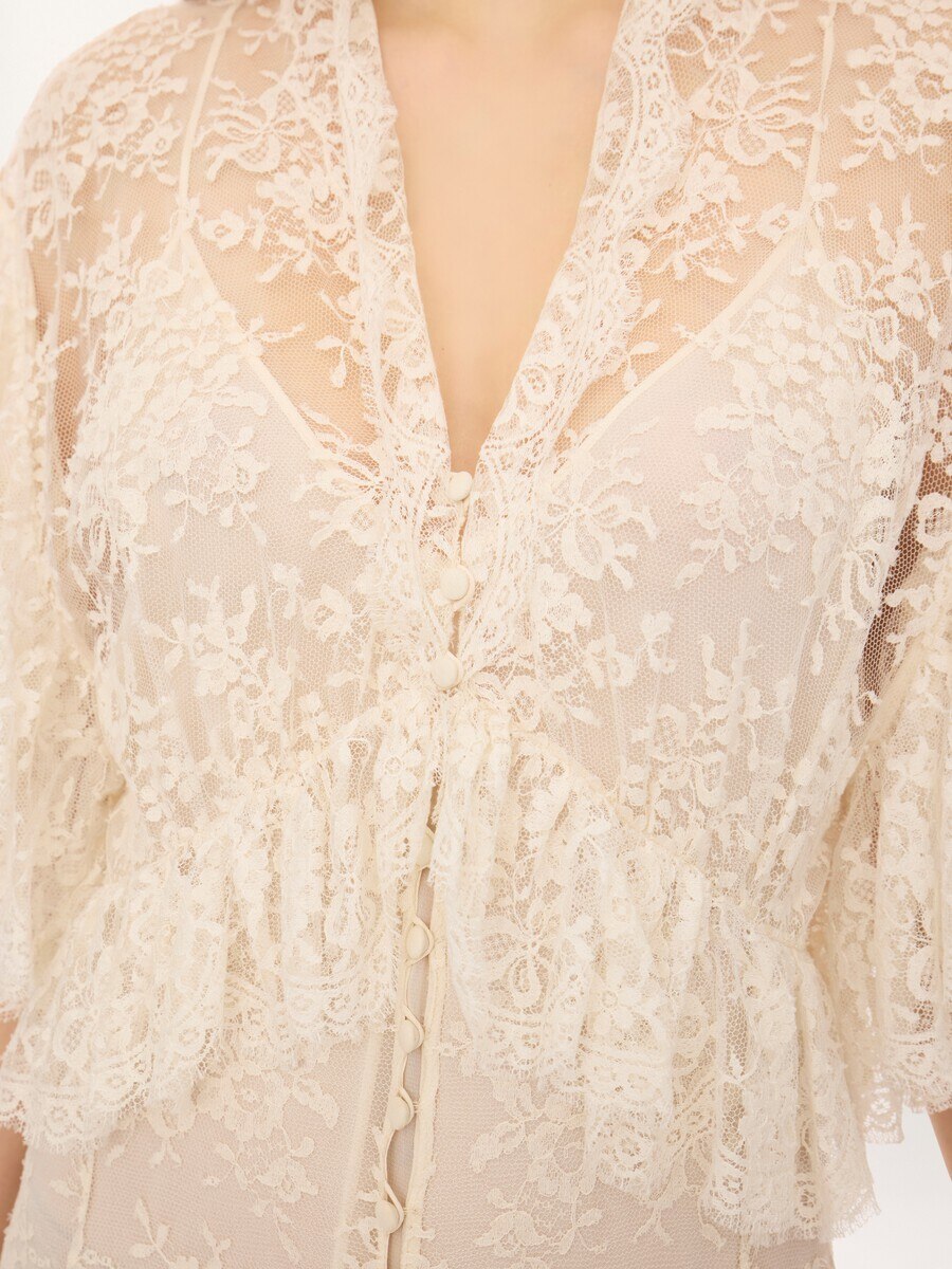 Long ruffled dress in lace - 8