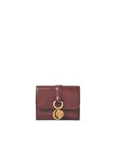 シャイニーレザー製Alphabetスモールトリフォールド Crafty Brown - Chloé