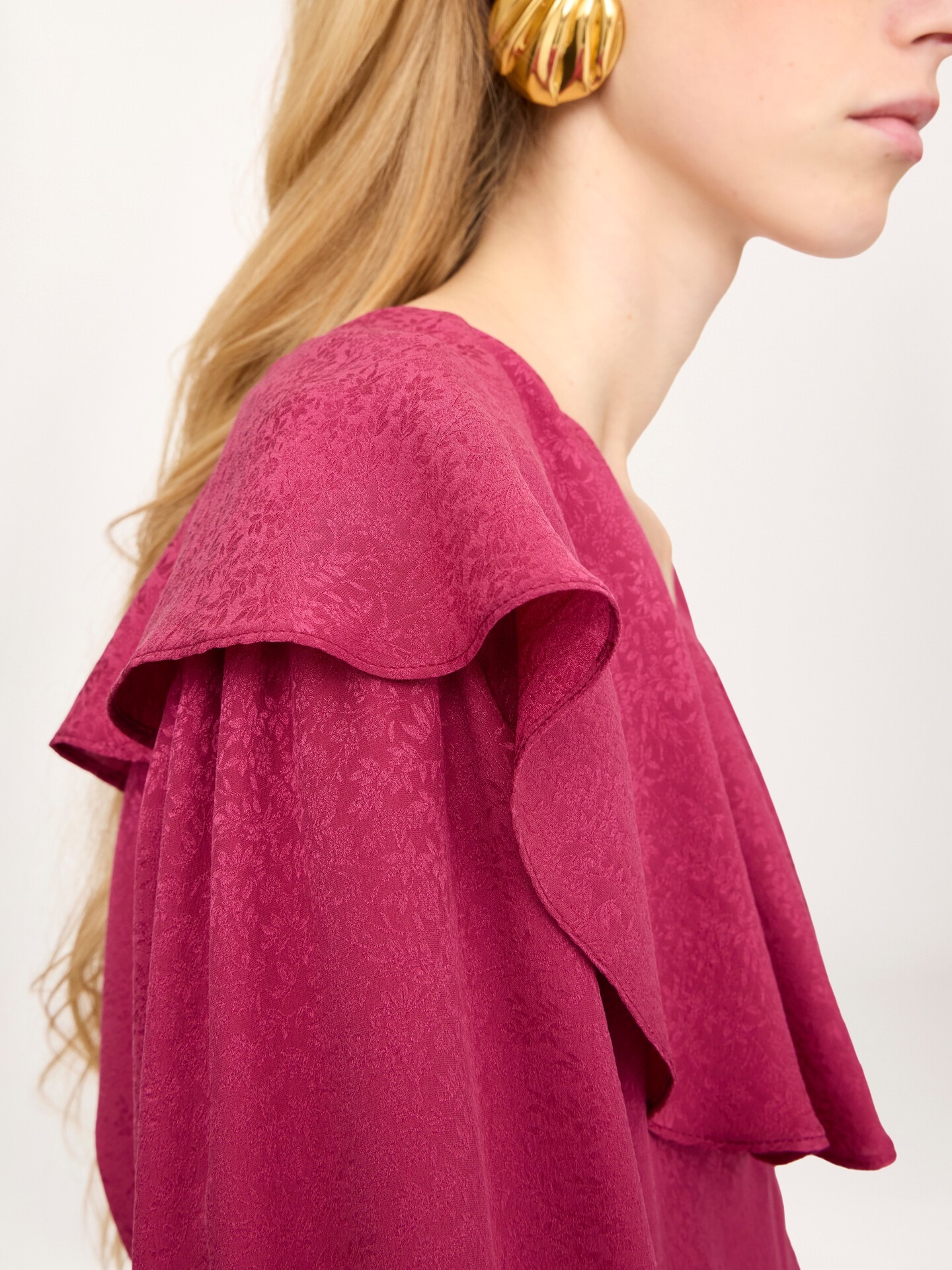 Round-neck ruffle blouse in silk jacquard - 5.0