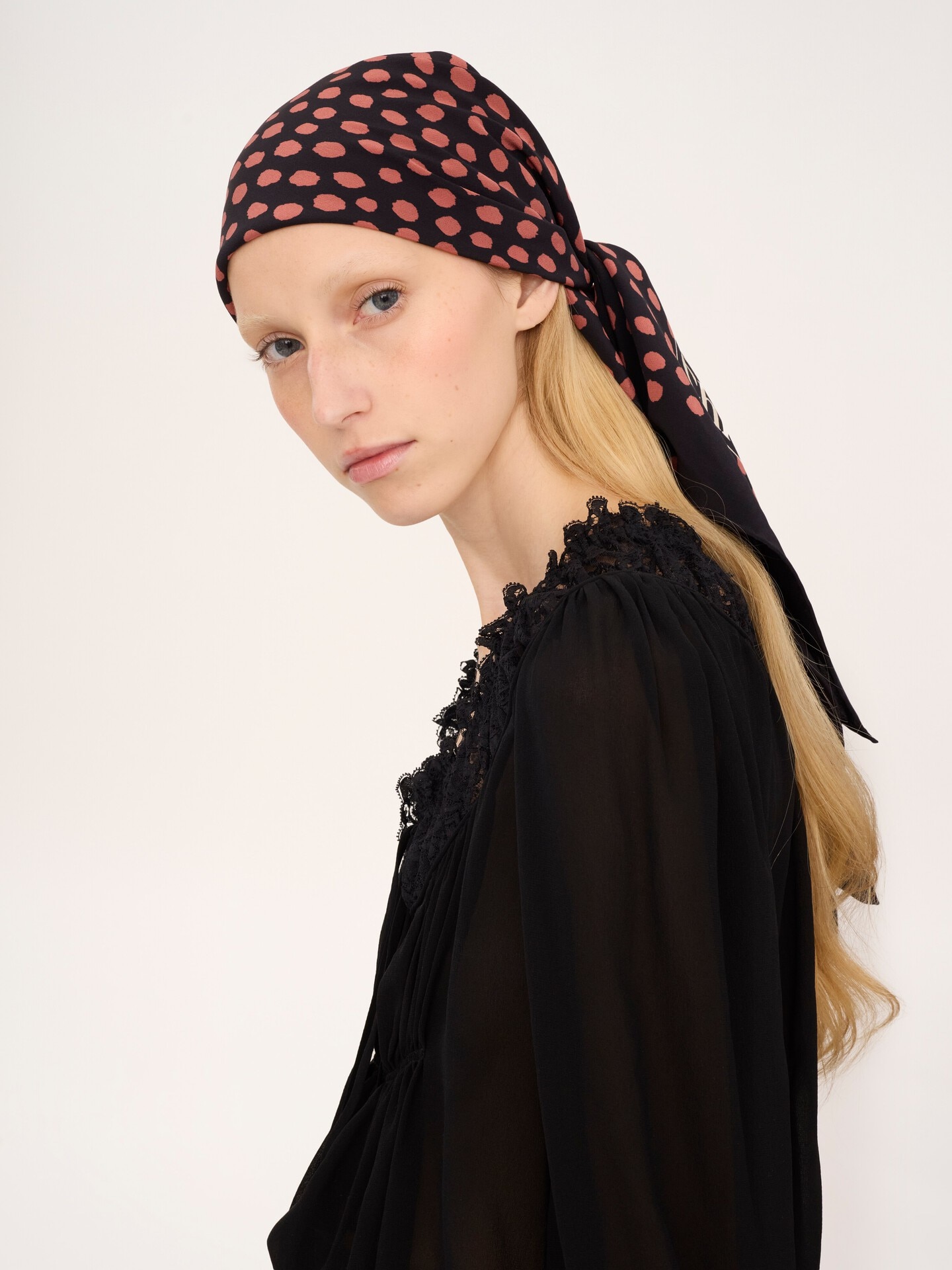 The Chlo&eacute; Spotted square scarf in silk - 5