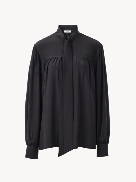 Blouse lavalli&egrave;re large fronc&eacute;e en cr&ecirc;pe de chine