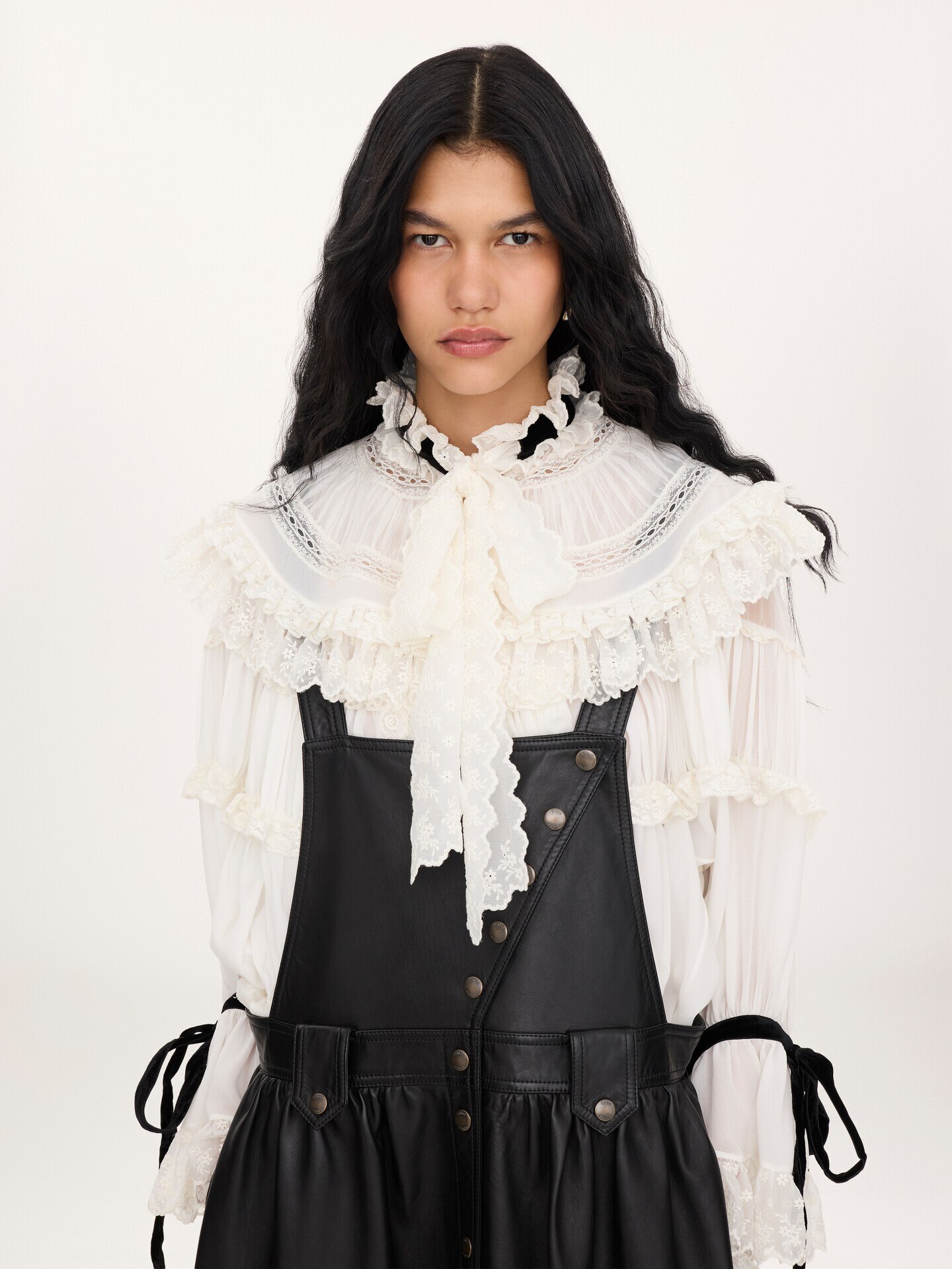 Apron midi dress in leather - 3.0