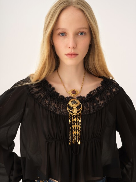 The Chlo&eacute; Amulet necklace