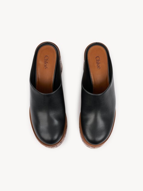 Maxime wedge mule