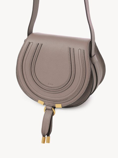 Bolso saddle Marcie peque&ntilde;o de cuero granulado