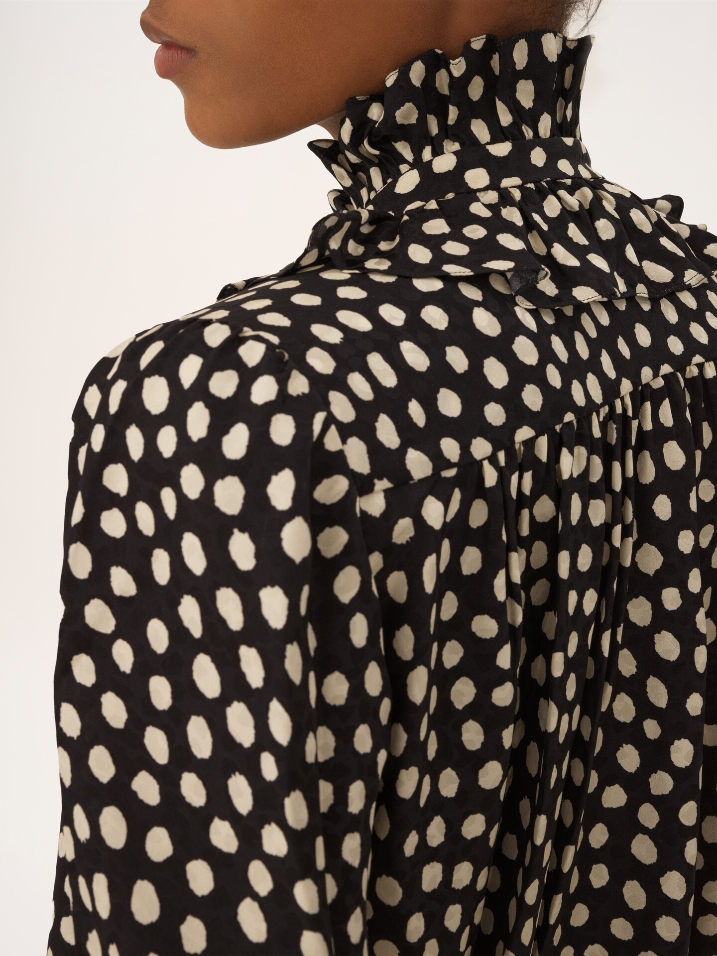 Ger&uuml;schte Bluse aus Seidenjacquard mit Bindeb&auml;ndchen an der Vorderseite - 7