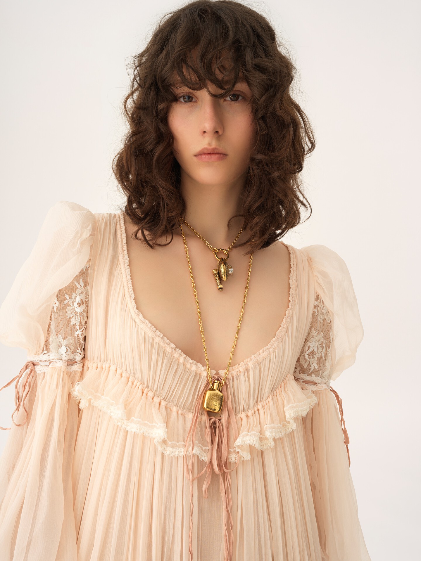 Robe longue oversize &agrave; volants en mousseline de soie et dentelle - 7